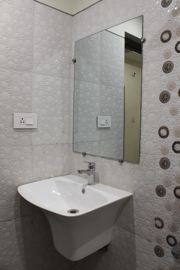 Hotel Grand Gayathri Khammam Kültér fotó