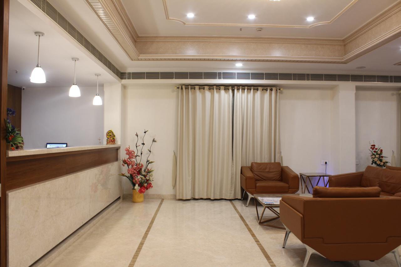 Hotel Grand Gayathri Khammam Kültér fotó