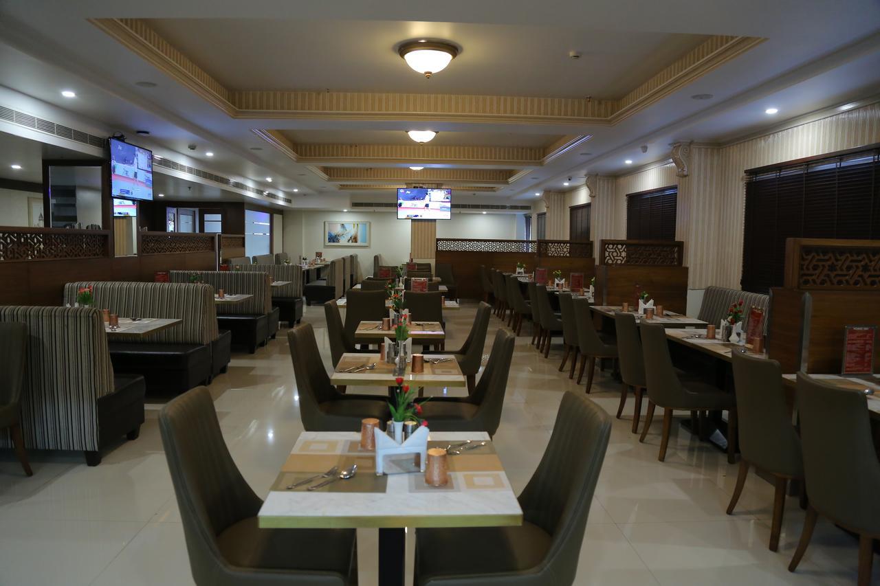 Hotel Grand Gayathri Khammam Kültér fotó