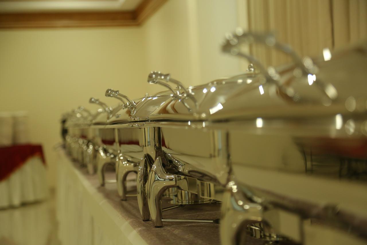 Hotel Grand Gayathri Khammam Kültér fotó