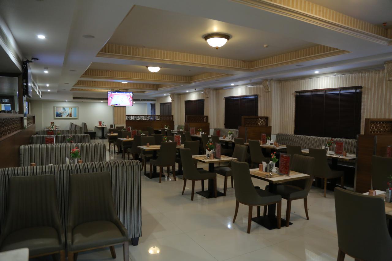 Hotel Grand Gayathri Khammam Kültér fotó