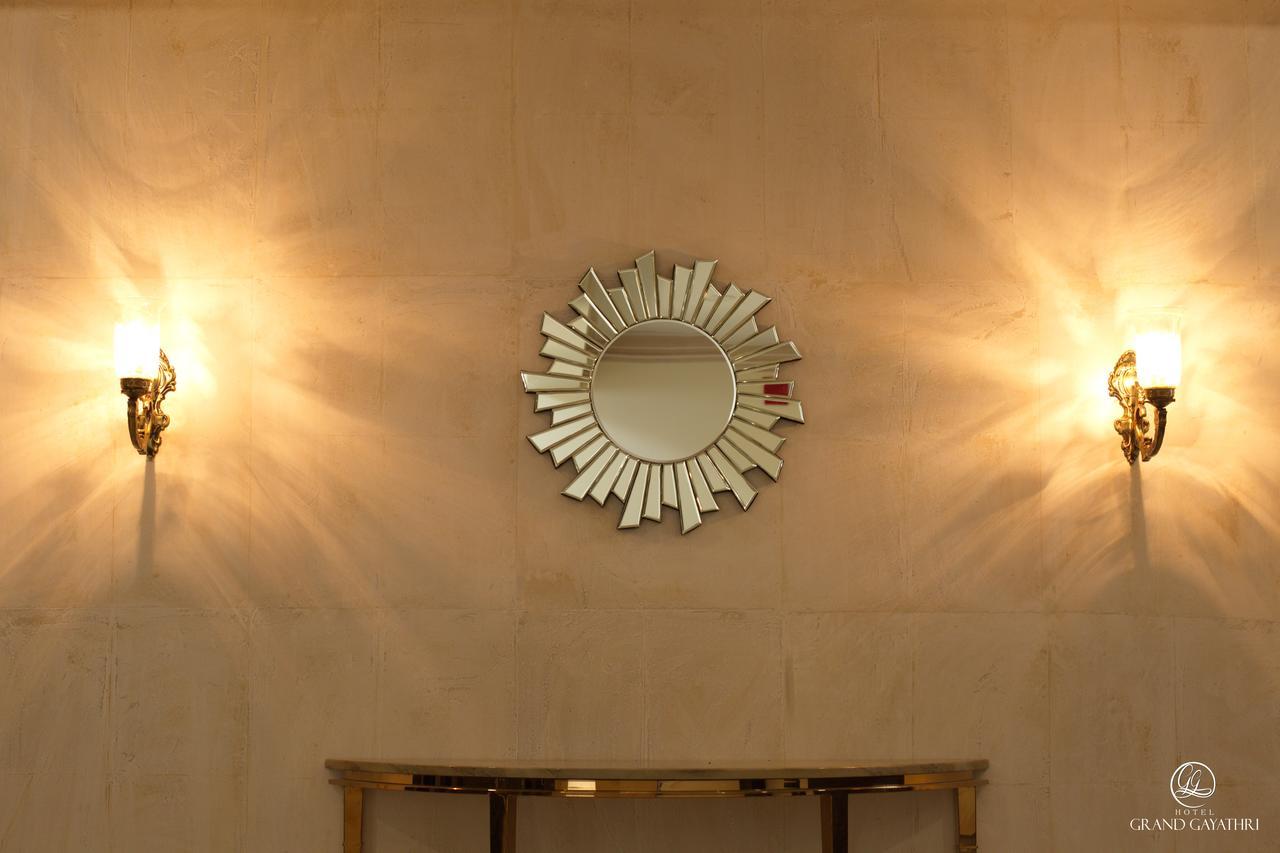 Hotel Grand Gayathri Khammam Kültér fotó