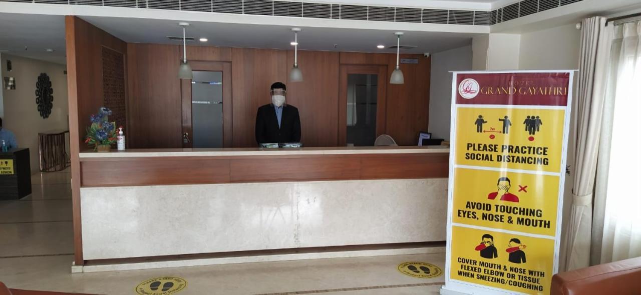 Hotel Grand Gayathri Khammam Kültér fotó